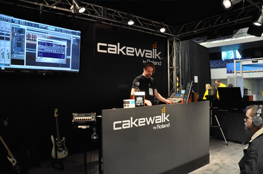 Brandon-demo-mainstage-sm Brandon Ryan at NAMM 2012